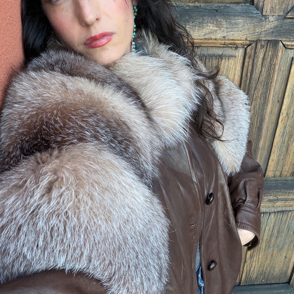 Vintage Luxurious Fur Collar Coat - Picture 2 of 11